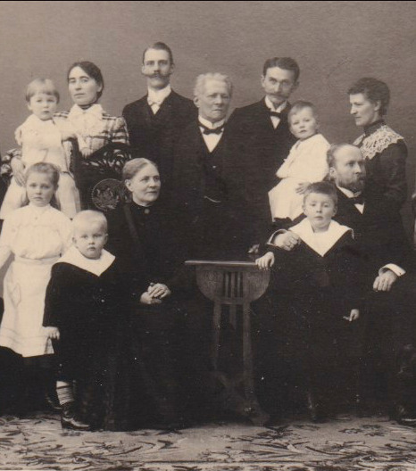 Johannes Zahn (1828 - 1905) im Familienkreis